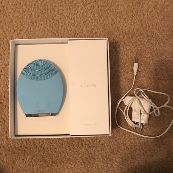 Foreo Luna Skin Cleansing Device - Picture 4 of 7